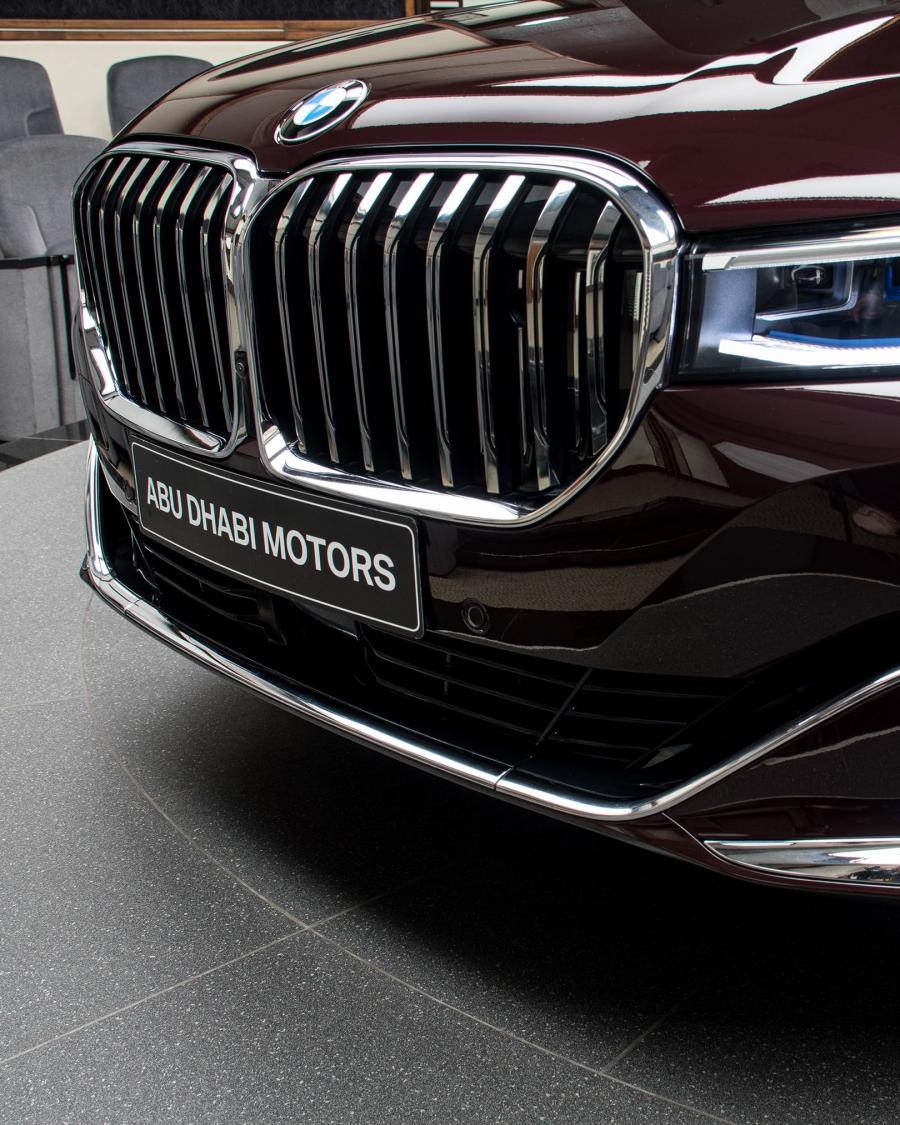 Детали экстерьера BMW 750Li xDrive (G12) 2020 года  (UAE) (фото 6 из 28)